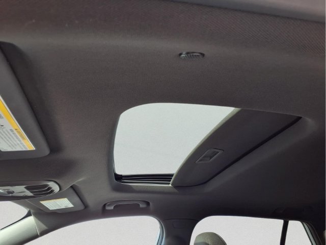 Certified 2024 Chevrolet Trax RS w/ Sunroof Package FWD image 17