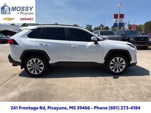 Used 2025 Toyota RAV4 XLE Premium image 8