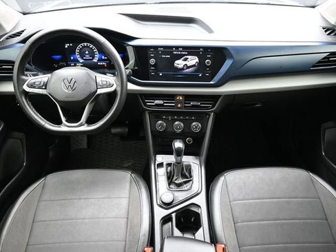 Used 2022 Volkswagen Taos SE w/ Panoramic Sunroof Package AWD/4WD image 16