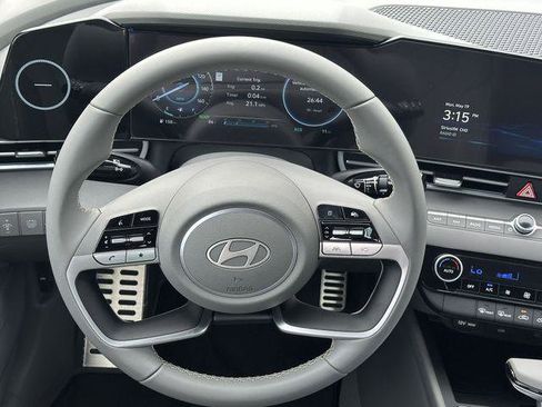 New 2025 Hyundai Elantra SEL image 23
