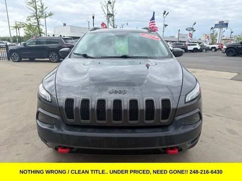 Used 2017 Jeep Cherokee Trailhawk w/ Cold Weather Group AWD/4WD image 2