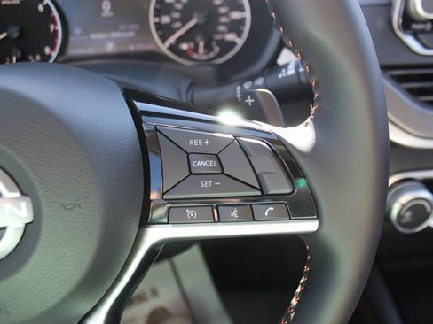 Used 2025 Nissan Altima 2.5 SR image 14