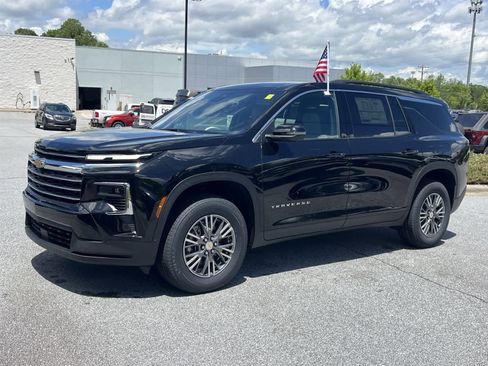 New 2025 Chevrolet Traverse LT w/ Driver Confidence Package FWD image 4