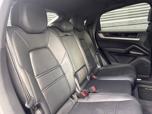 Used 2025 Porsche Cayenne Coupe image 23