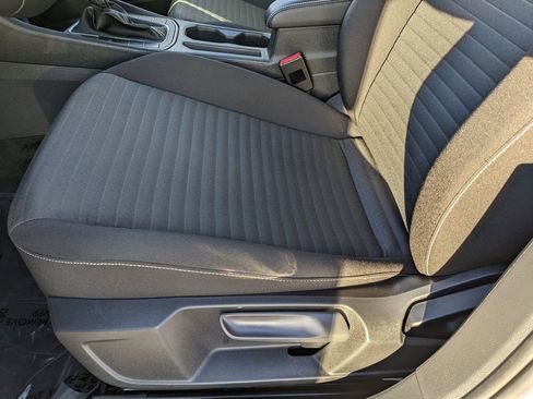 Certified 2025 Volkswagen Jetta S image 17