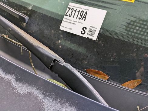 Used 2008 Chrysler Town & Country LX image 7