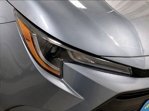 Certified 2025 Toyota Corolla LE FWD image 31