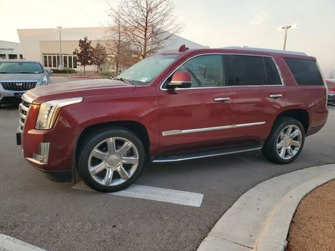 Used 2016 Cadillac Escalade Luxury image 4