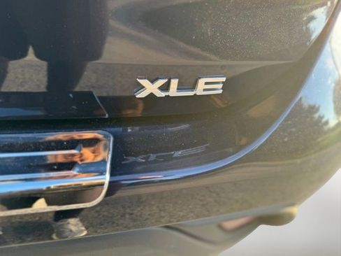 Used 2022 Toyota Highlander XLE AWD/4WD image 48