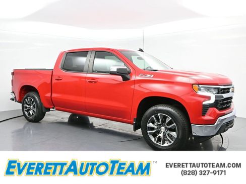 Used 2022 Chevrolet Silverado 1500 LT w/ Z71 Off-Road Package AWD/4WD image 1