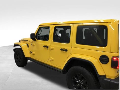 Used 2019 Jeep Wrangler Unlimited Sahara w/ Quick Order Package 24M Moab AWD/4WD image 32