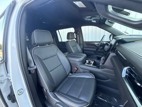 Used 2025 GMC Yukon XL Elevation RWD image 22