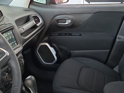 Used 2019 Jeep Renegade Latitude image 22