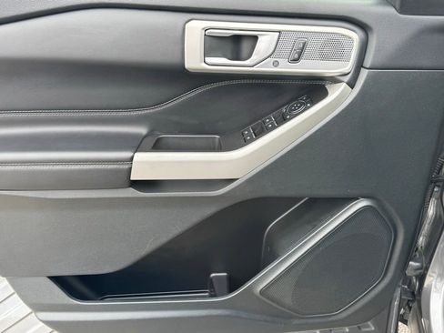 Used 2023 Ford Explorer Limited image 25