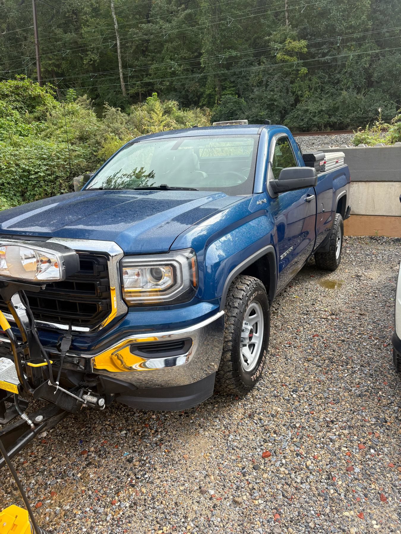 Used 2017 GMC Sierra 1500 4x4 Regular Cab image 4