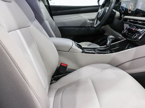 Used 2025 Hyundai Tucson SEL FWD image 16