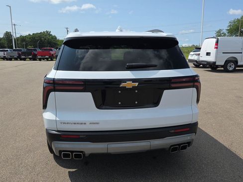 Used 2025 Chevrolet Traverse LT AWD/4WD image 4