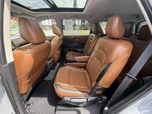 Used 2023 Nissan Pathfinder Platinum AWD/4WD image 30