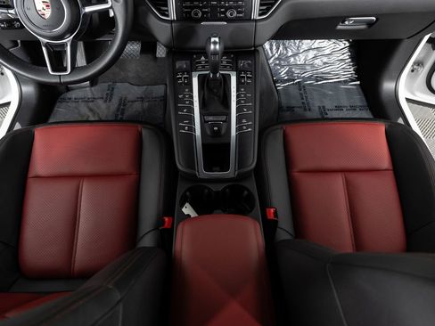 Used 2016 Porsche Macan S w/ Infotainment Package image 40