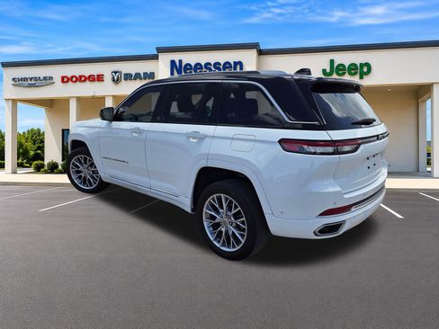 Used 2022 Jeep Grand Cherokee Summit RWD image 5