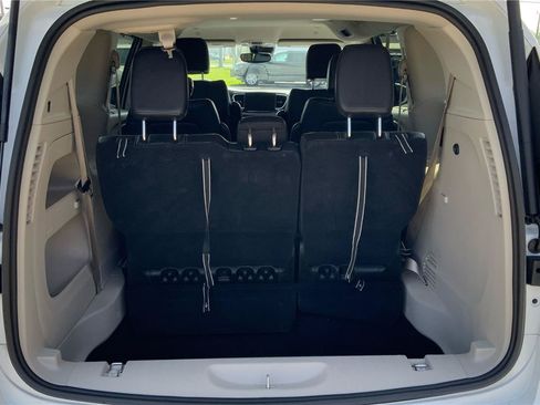 Used 2022 Chrysler Pacifica Touring-L FWD image 12