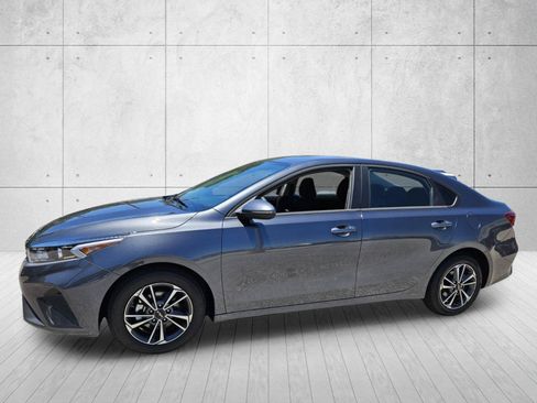 Used 2024 Kia Forte LXS w/ LXS Technology Package FWD image 3