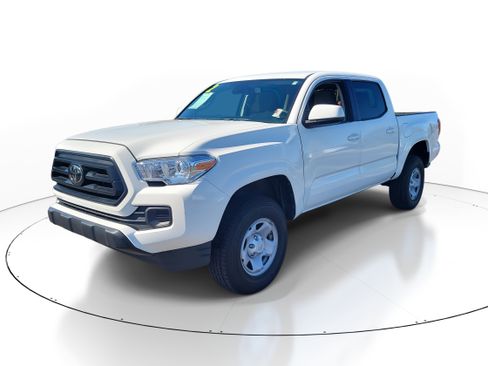 Used 2022 Toyota Tacoma SR image 3