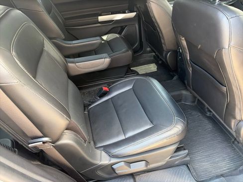 Used 2022 Ford Explorer Limited AWD/4WD image 7