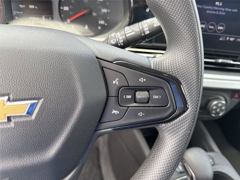 Used 2025 Chevrolet Trax LS FWD image 22