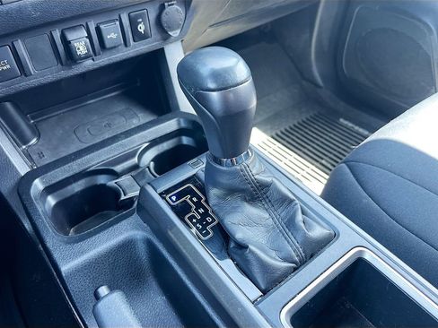 Used 2020 Toyota Tacoma TRD Off-Road AWD/4WD image 16