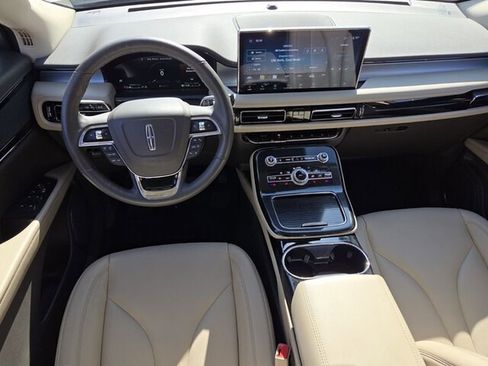 Used 2023 Lincoln Nautilus FWD w/ Premium Package image 10