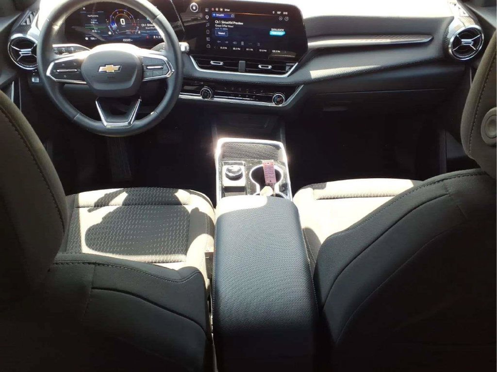 Used 2026 Chevrolet Equinox LT FWD image 9