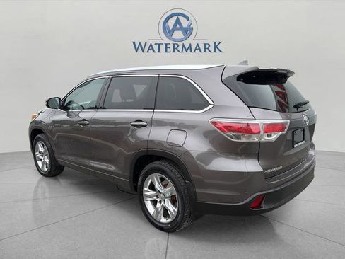 Used 2015 Toyota Highlander Limited w/ Driver Technology Package AWD/4WD image 3