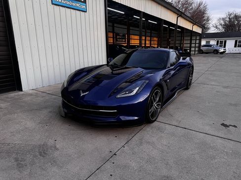 Used 2017 Chevrolet Corvette Stingray Coupe w/ 1LT image 6