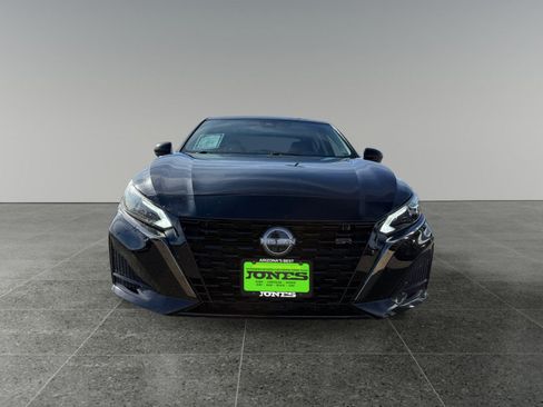 Used 2023 Nissan Altima 2.5 SR w/ SR Premium Package image 11