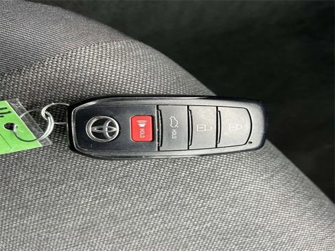 Used 2025 Toyota Camry LE image 31