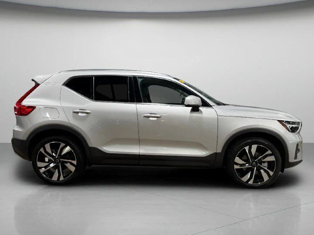 Used 2025 Volvo XC40 B5 Ultra w/ Climate Package AWD/4WD image 2
