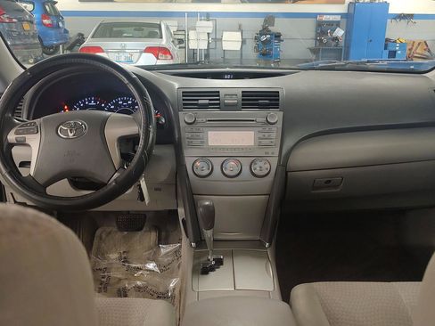 Used 2010 Toyota Camry LE FWD image 13