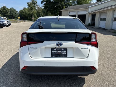 Used 2022 Toyota Prius LE FWD image 4