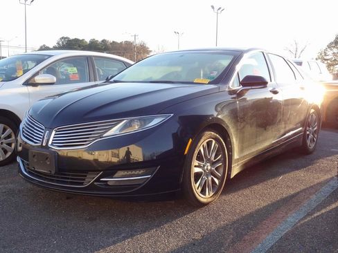 Used 2013 Lincoln MKZ image 2