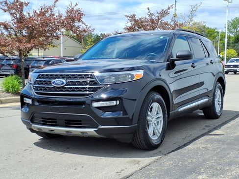 Certified 2023 Ford Explorer XLT w/ Equipment Group 202A AWD/4WD image 3