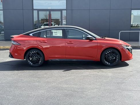 New 2026 Nissan Sentra SR w/ SR Premium Package FWD image 2