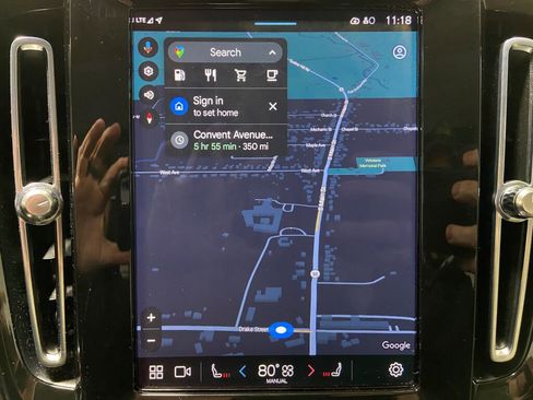 Used 2023 Volvo XC40 B5 Plus image 14