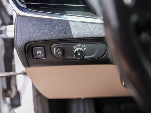 Used 2020 Buick Enclave Essence FWD image 15