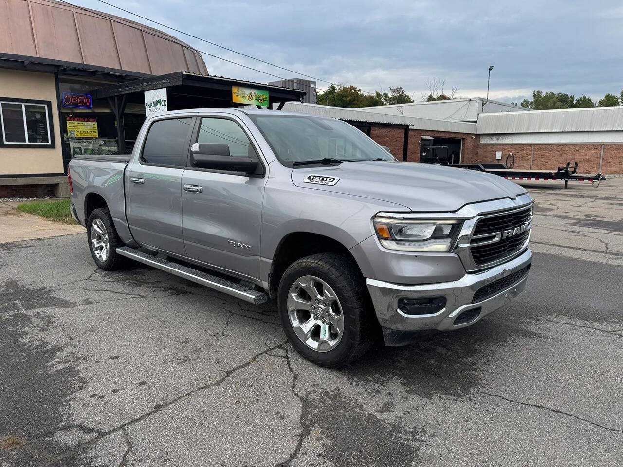 Used 2019 RAM 1500 4x4 Crew Cab image 5