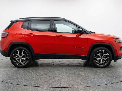 Used 2025 Jeep Compass Limited image 11