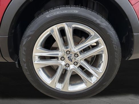 Used 2017 Ford Explorer XLT w/ Equipment Group 202A FWD image 22