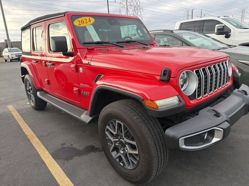Used 2024 Jeep Wrangler Sahara image 3