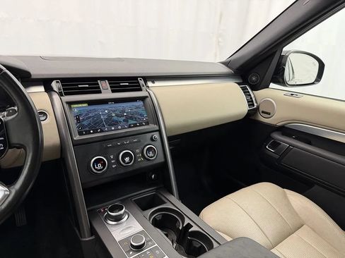 Used 2020 Land Rover Discovery Landmark AWD/4WD image 22