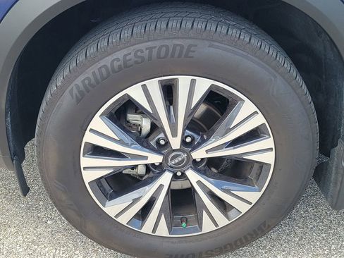 Certified 2023 Nissan Rogue SV image 12